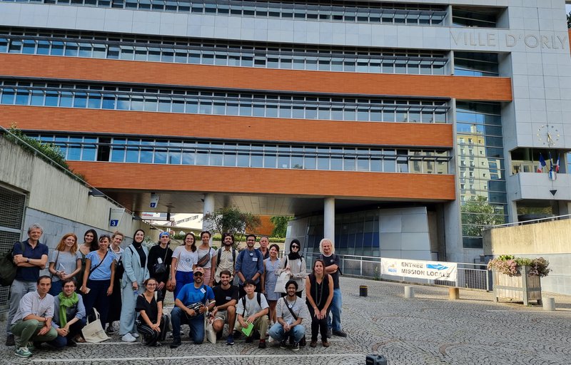 Photo de groupe lors de la visite à Orly