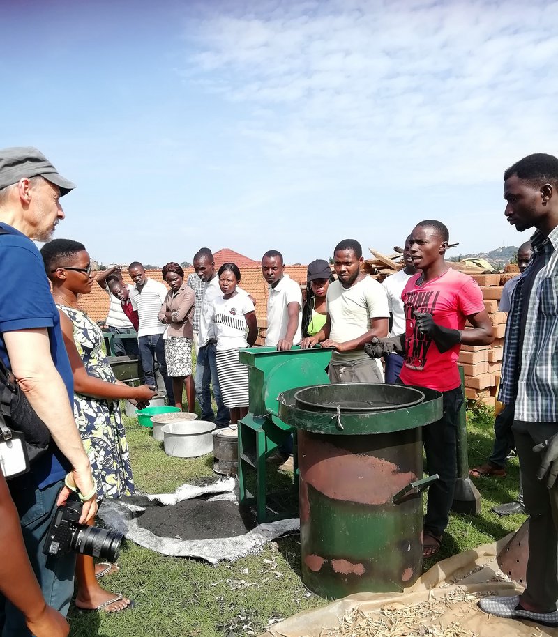 Fabrication artisanale de briquettes combustibles à partir de déchets organiques