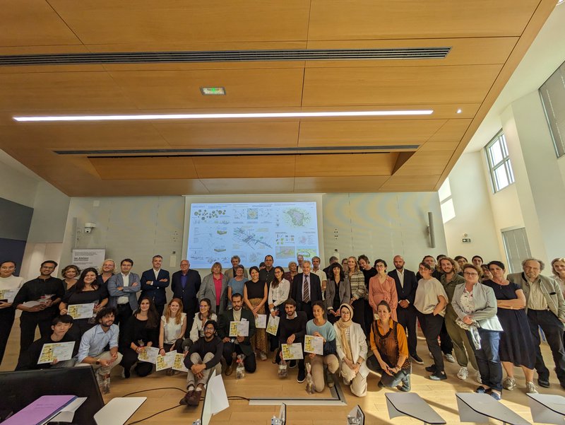 Les participants, membres du jury et du réseau des Ateliers et l'équipe réunis en fin de journée